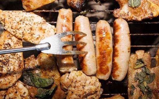 烤箱用久出現油漬臟亂 家庭烤箱的清洗方法