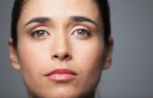 戴隱形眼鏡的安全隱患 這些知識你要知道