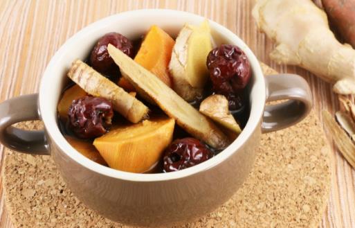 每天睡前堅(jiān)持用生姜貼肚臍 生姜的養(yǎng)生功效大全