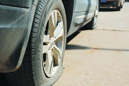 分辨汽車輪胎正反面?裝反有多危險?