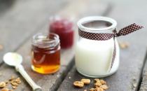 吃撐了來杯酸奶助消化 喝酸奶誤區要牢記