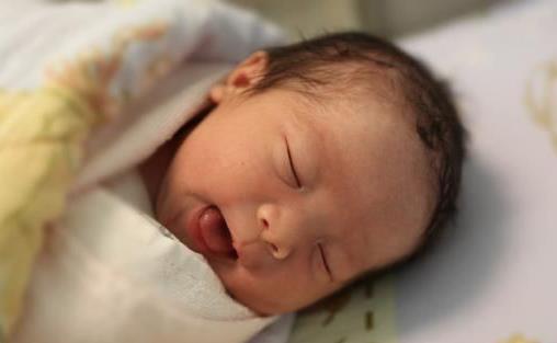 母乳是母親給予嬰兒的特別禮物 母乳喂養(yǎng)注意事項(xiàng)