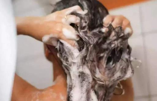 長期用冷水洗頭對人的危害 洗頭的正確方法