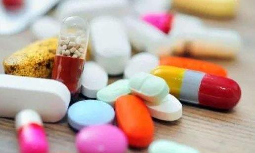 服藥時的飲水有講究 不是服用所有藥物都要多喝水