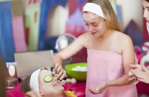 敷面膜的八大注意事項 把握敷面膜的最佳時間很重要