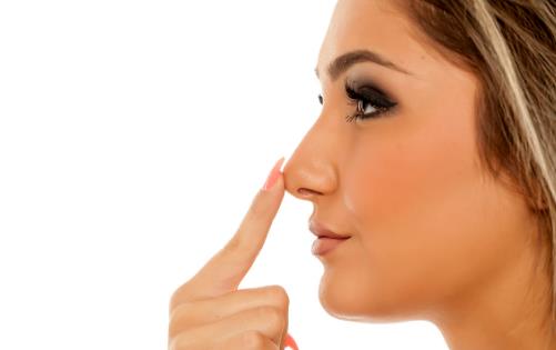 雙頰和鼻子泛紅,你可能得了玫瑰痤瘡