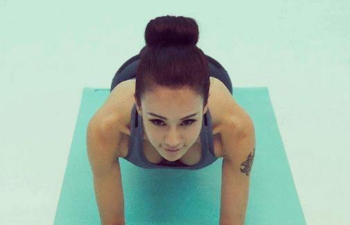 還在苦練平板支撐？拼時長可能讓脊柱受傷 