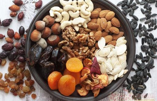 這種堅(jiān)果好處多,若中老年人堅(jiān)持吃2周,身體7大好處顯而易