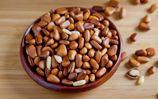 這種堅(jiān)果好處多,若中老年人堅(jiān)持吃2周,身體7大好處顯而易