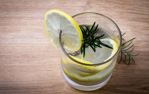 喝檸檬水多久能變白 至少堅持三個月