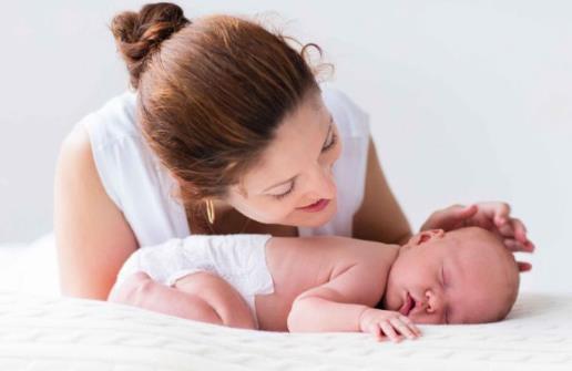 逗寶寶玩千萬不要經(jīng)常做的動(dòng)作 小心這樣傷害到寶寶