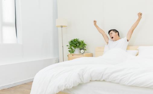 喜歡賴床那你要注意防范肥胖 改掉賴床壞習慣的方法