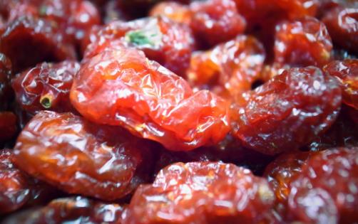 葡萄干太臟怎么洗?清水洗不凈,加入兩種調味料,3分鐘就