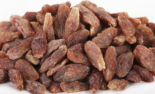 葡萄干太臟怎么洗?清水洗不凈,加入兩種調味料,3分鐘就