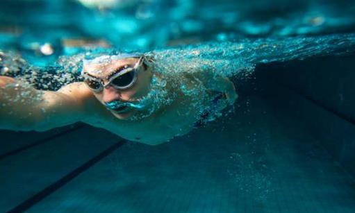 游泳時,掌握水感是取得效率的關鍵,那什么方法可以提升