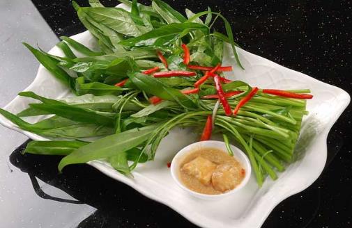 空心菜用油炒過后顏色發黑,這是“有毒物質”嗎?營養師