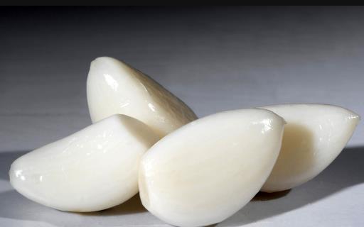 大蒜放久之后腐爛、發(fā)芽不能吃,教你一招,讓大蒜3個(gè)月不