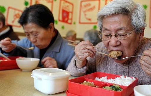 中老年人出現缺鈣骨質疏松 老年人補鈣必知五技巧