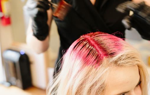 經(jīng)常染發(fā),很多人說會致癌真的嗎?醫(yī)生給出建議,做到就