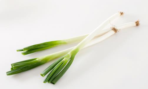 俗話說(shuō)“常吃蔥、人輕松”,夏季吃蔥都有什么好處?一次