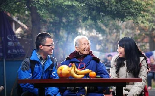 老年人出現日落綜合征 兒女要盡可能陪伴減少獨處