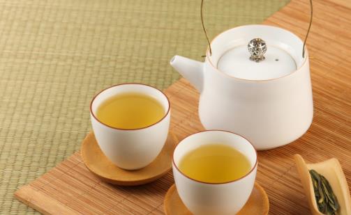 杯中茶垢不除危害大 五招幫你清除干凈