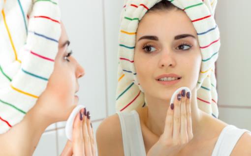 警惕卸妝誤區卸妝的正確示范 日常快速卸妝的方法