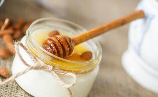 喝蜂蜜水美容養顏美容養顏 蜂蜜水并不適合所有人
