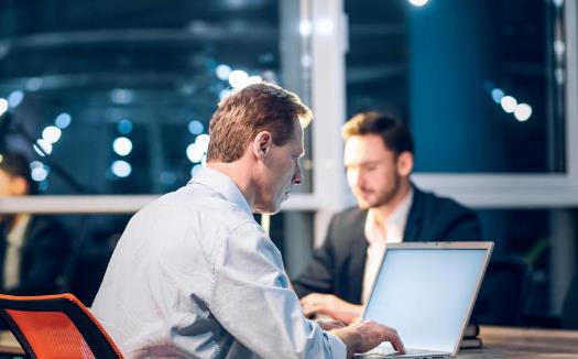 熬夜易致皮膚受損抵抗力下降 通過膳食調(diào)整得到補(bǔ)救