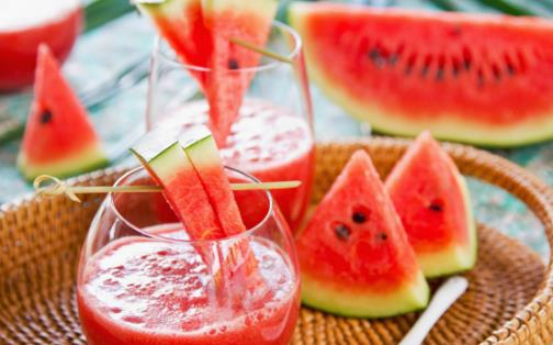 西瓜吃一半,保鮮膜蓋住細菌多?三個飲食誤區