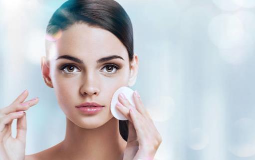 卸妝不用心會(huì)有皮膚問(wèn)題 臉上長(zhǎng)痘卸妝一定要做好