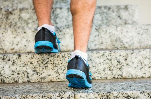 爬樓梯傷關節嗎?如何合理進行運動鍛煉