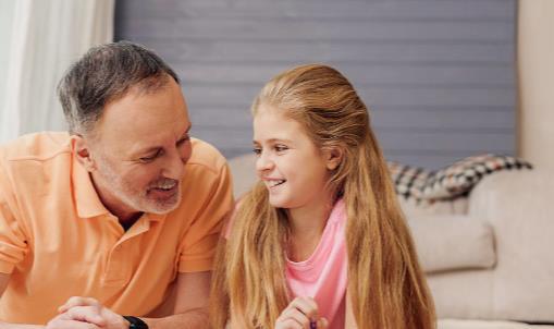 不走心的贊揚很可能適得其反 讓孩子越夸越頑皮