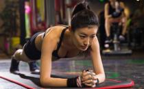 每天平板支撐五分鐘改善體態 解鎖平板支撐正確姿勢