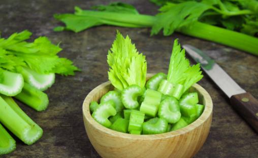 能美白牙齒的10種食物 對牙齒不好的5種食物