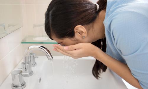 肌膚越洗越白皙的洗臉法 洗臉中最容易犯的錯誤盤點