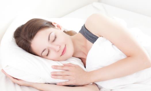 趴著睡午覺的四大危害 最理想的午睡方式