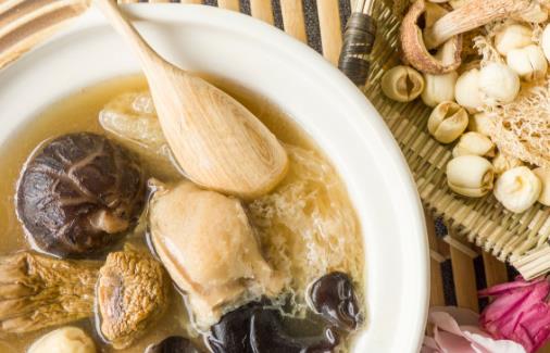 自己熬雞湯不夠醇厚,是因為少加了這份料!