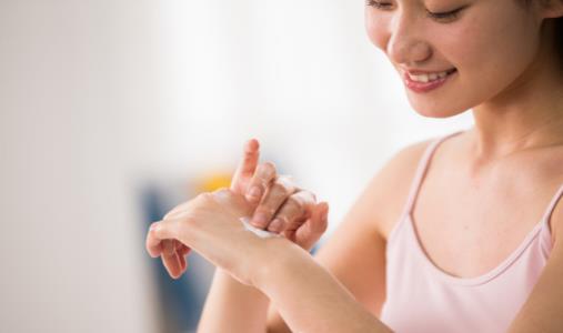 為什么水泡久了手會皺 原來是這個原因