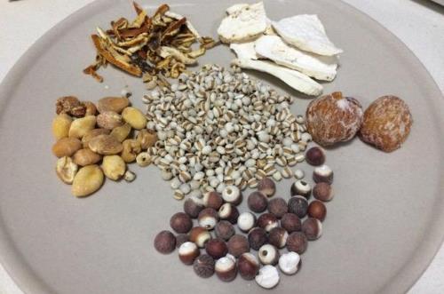 老人咳嗽反復出現 緩解老人咳嗽的10個食療方