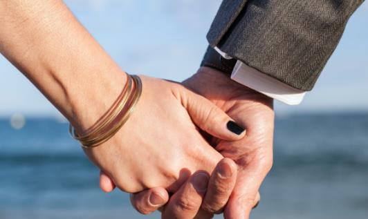 了解男人出軌的心理原因 對癥采取相應(yīng)的措施進(jìn)行避免