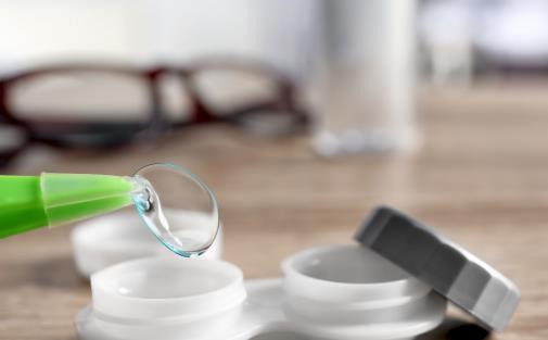 愛美要有度 三類人不宜戴隱形眼鏡