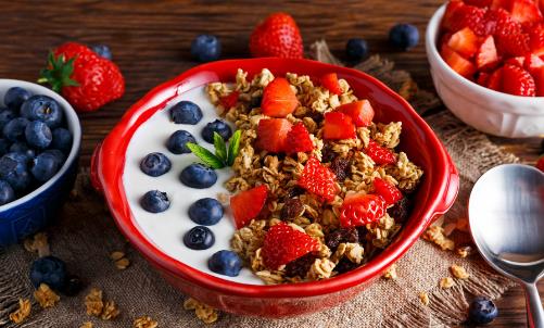 很多人都喜歡喝酸奶，含在嘴里酸酸甜甜。在日常生活中，