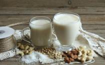 牛奶營養價值很高 純牛奶到底可不可以加熱