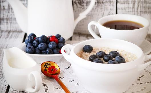 酸奶營養價值高 喝酸奶時應該注意的六件事情