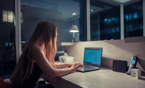 晚上幾點睡覺算熬夜？熬夜有什么危害