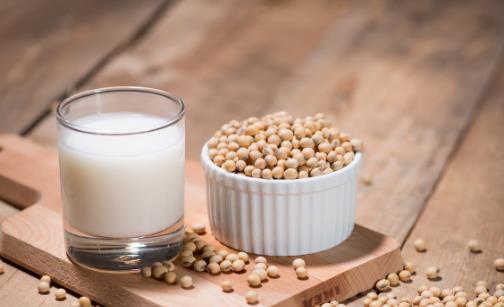 老人喝豆?jié){養(yǎng)生 要注意哪些喝豆?jié){的禁忌呢?