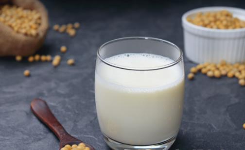 老人喝豆?jié){養(yǎng)生 要注意哪些喝豆?jié){的禁忌呢?