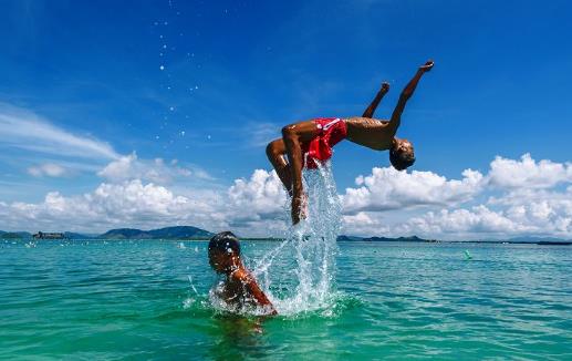 游泳時(shí)的安全注意事項(xiàng) 避免疲勞或饑餓時(shí)游泳