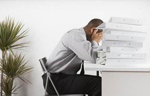 久坐對白領的5大傷害 避免久坐傷害的方式方法